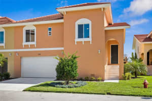47b Bayview Ct S, ST PETERSBURG