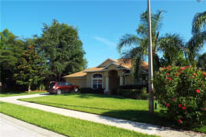1472 Cedar Pine Dr, DELTONA