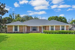 153 Ambergate Ct, DEBARY