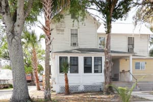 128 E Rich Ave, DELAND