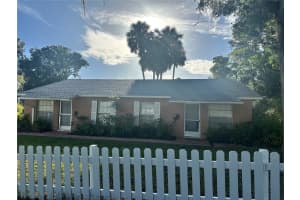 221 N Adelle Ave, DELAND