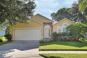909 Cascades Park Trl, DELAND