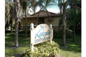 120 Hibiscus Woods Ct #1d, DELTONA