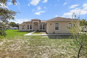 11004 Carnes St, WEEKI WACHEE