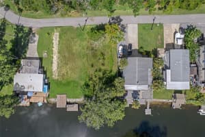 5492 Ramada St, WEEKI WACHEE