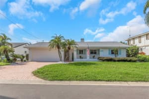 220 Driftwood Dr S, PALM HARBOR