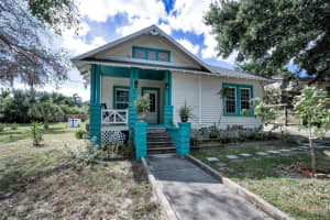 39 W Park St, TARPON SPRINGS