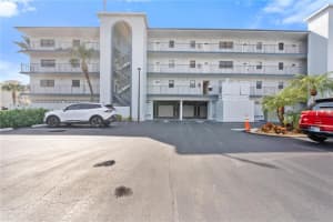 14001 Gulf Blvd #201, MADEIRA BEACH