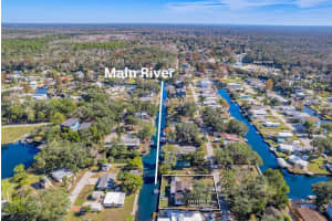 5261 Circle Dr, WEEKI WACHEE