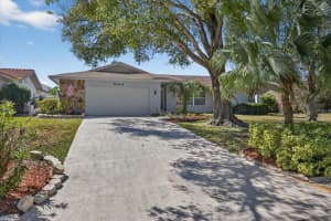 8134 Bayshore Dr, SEMINOLE