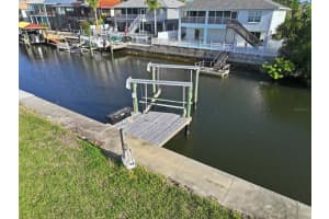 7435 Hatteras Dr, HUDSON