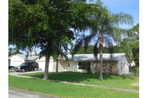 4687 Blue Pine Cr, Lake Worth