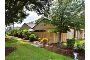 1467 39th Avenue M4, Vero Beach