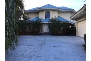 2318 Nw Bay Colony Court, Stuart
