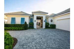 350 Lakeview Way, Vero Beach