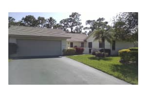 2105 Nw Greenbriar Lane 19, Palm City