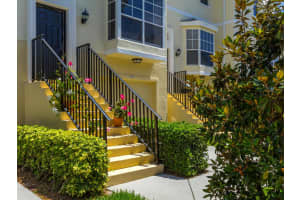 1745 42nd Square 102, Vero Beach