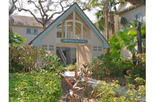 1335 Winding Oaks Circle E 1003, Vero Beach