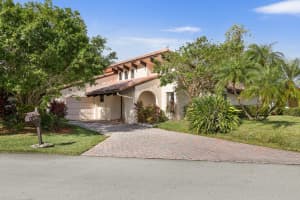 8156 Pine Circle 11, Tamarac