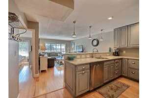 855 Dahlia Lane 203, Vero Beach
