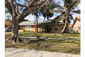 9733 Carousel Circle S, Boca Raton