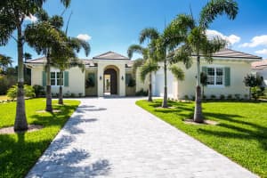 270 Lakeview Way, Vero Beach