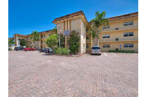 124 Shore Court 205, North Palm Beach