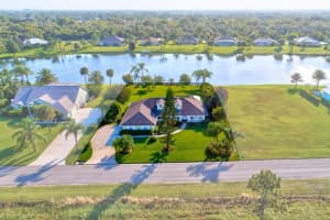 1516 Eagles Circle, Sebastian