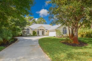 1909 Sw Hunters Club Way, Palm City