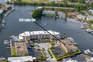 312 Lake Circle 207, North Palm Beach