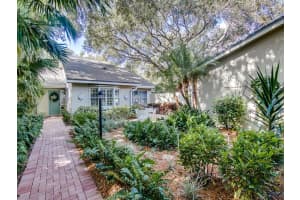 125 E Park Shores Circle 24, Vero Beach