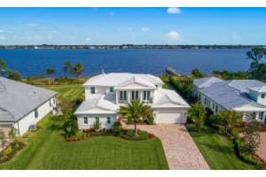 3062 Nw Radcliffe Way, Palm City