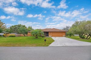 1860 Sw Woodside Way, Palm City