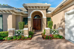 210 Lakeview Way, Vero Beach