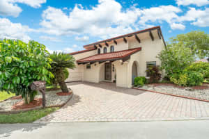 8204 Pine Drive 39, Tamarac