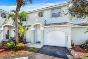 4758 Grapevine Way, Davie