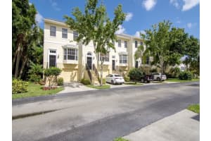 1630 42nd Square, Vero Beach