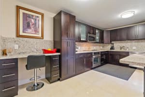 1700 Embassy Drive 102, West Palm Beach