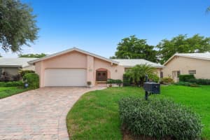 5662 Pinecrest Circle, Boca Raton