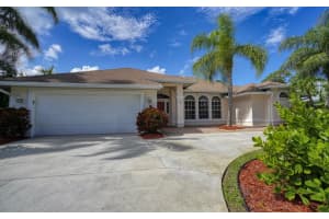 1945 Sw Hunters Club Way, Palm City