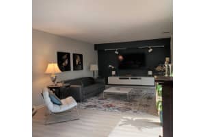1700 Embassy Drive 403, West Palm Beach