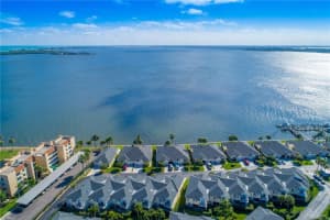 4037 Ne Moon River Circle, Jensen Beach