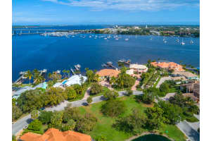 621 Sw Bay Pointe Circle, Palm City