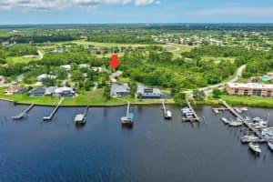 1016 Se Kitching Cove Lane