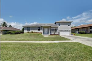 16 Pepperwood Court, Boynton Beach