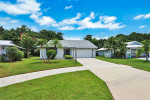 6894 Se Raintree Avenue, Stuart