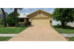 5917 Strawberry Lakes Circle, Lake Worth