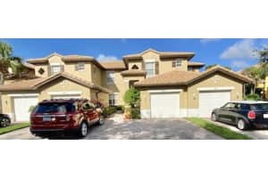 8095 Nw 128th Lane 16-f, Parkland