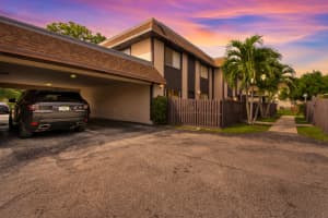 2106 Sherwood Forest Boulevard 19, West Palm Beach