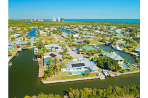 113 Queen Catherina Court, Hutchinson Island